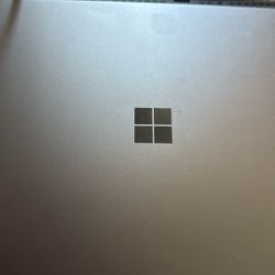  Microsoft Surface Laptop Go - 12.4" Touch - i5 10th Gen - 8GB/128GB + Bag