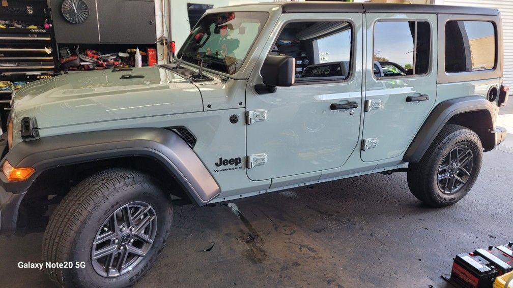 COVINA RADIO GUYS 🔊 🔊 🔊 Car Audio ✅️ Alarms ✅️ Window Tint ✅️ LED Lights ✅️ Troubleshooting ✅️ And Much More. Sales And Installations