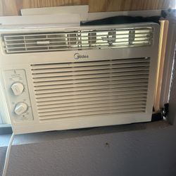 A/c Window Unit.  Midea