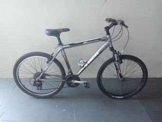 BICYCLE TREK 21 SPEED SIZE 26 BRAND NEW