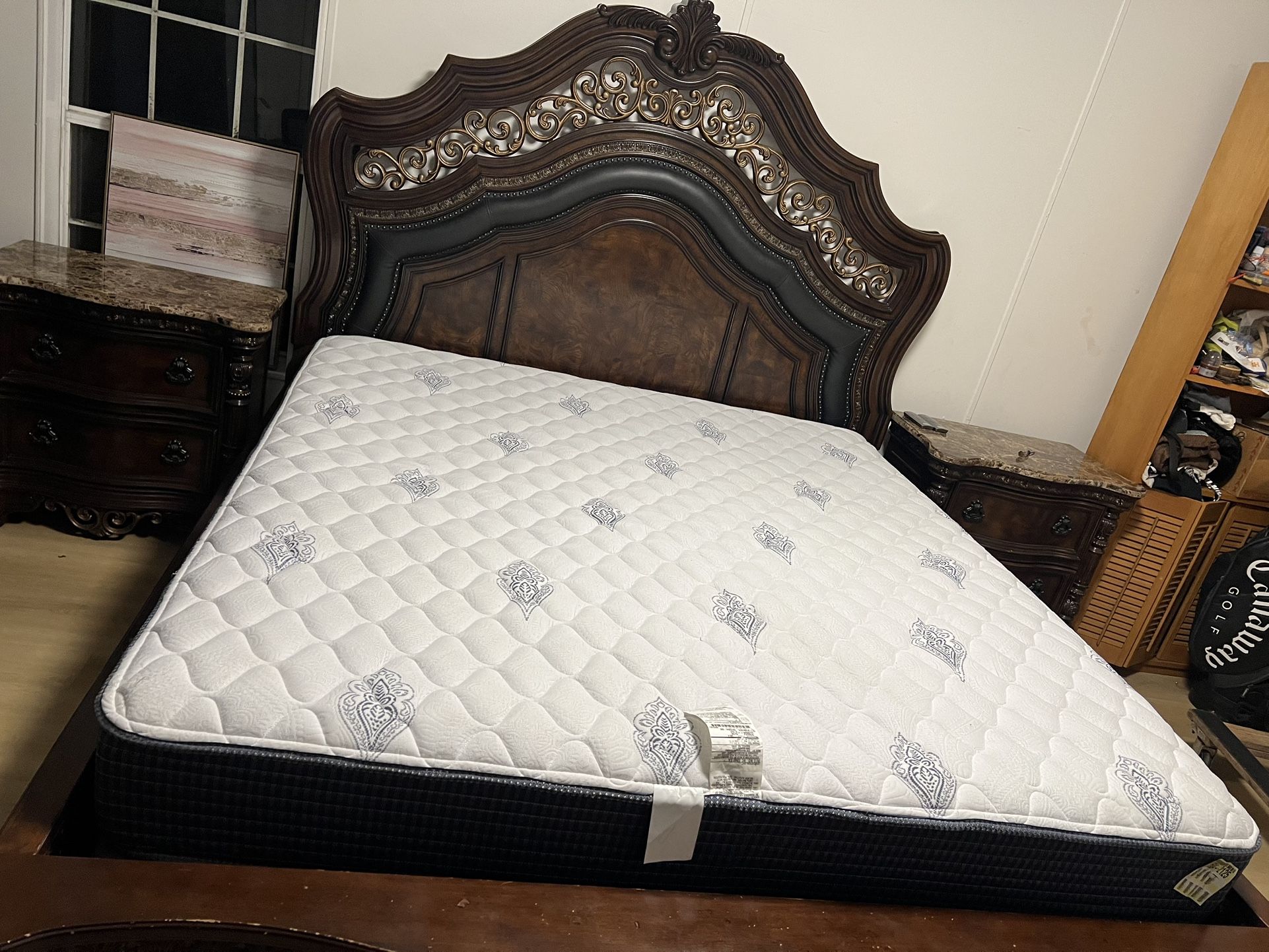 Classic 5Pc King Bedroom Furniture Set with 2 Marble Nightstands and Marbled Dresser with Mirror