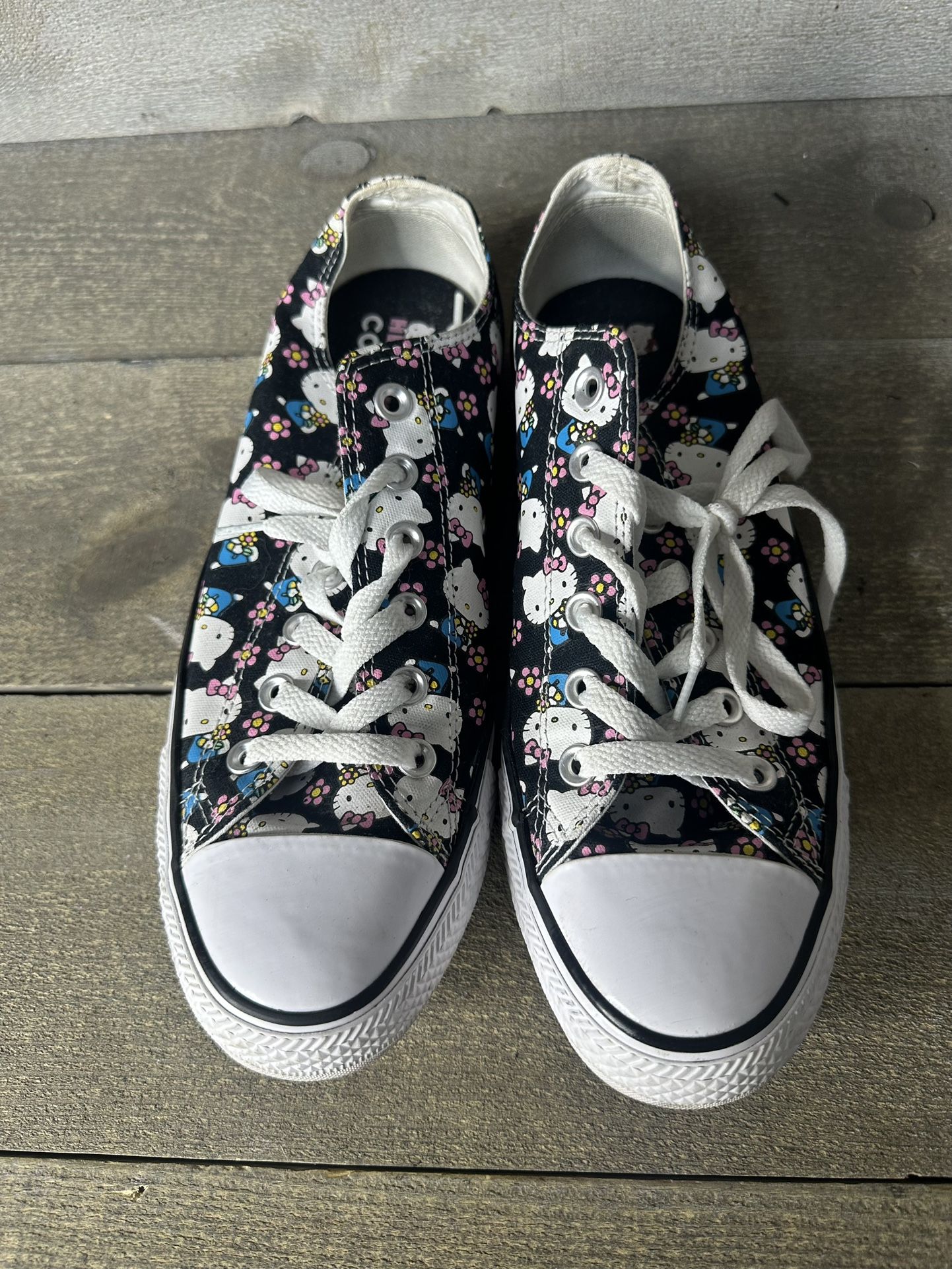 Converse Hello Kitty Women 9.5 Men’s 7.5 Chuck Taylor All Star Low Black San Rio