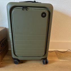 MONOS Carry-On Pro
