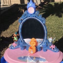 Vintage Cinderella Tocador —As is— No Tiene Musica