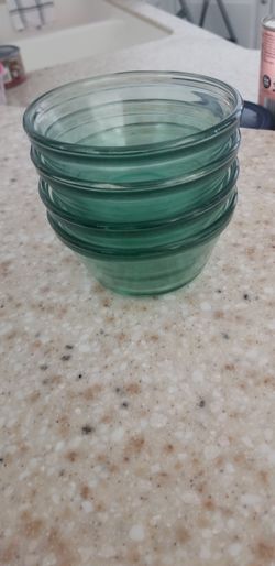 Set of 4 glass custard cups(6 oz)