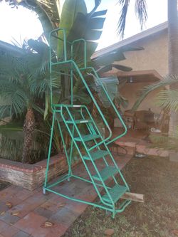 Rolling Ladder 6 Steps  Perfect Condition  145.00