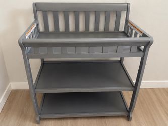 Delta Children Eclipse Changing Table – Gray