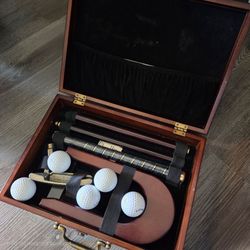 Bombay Portable  Golf Putting Set In Wooden Case