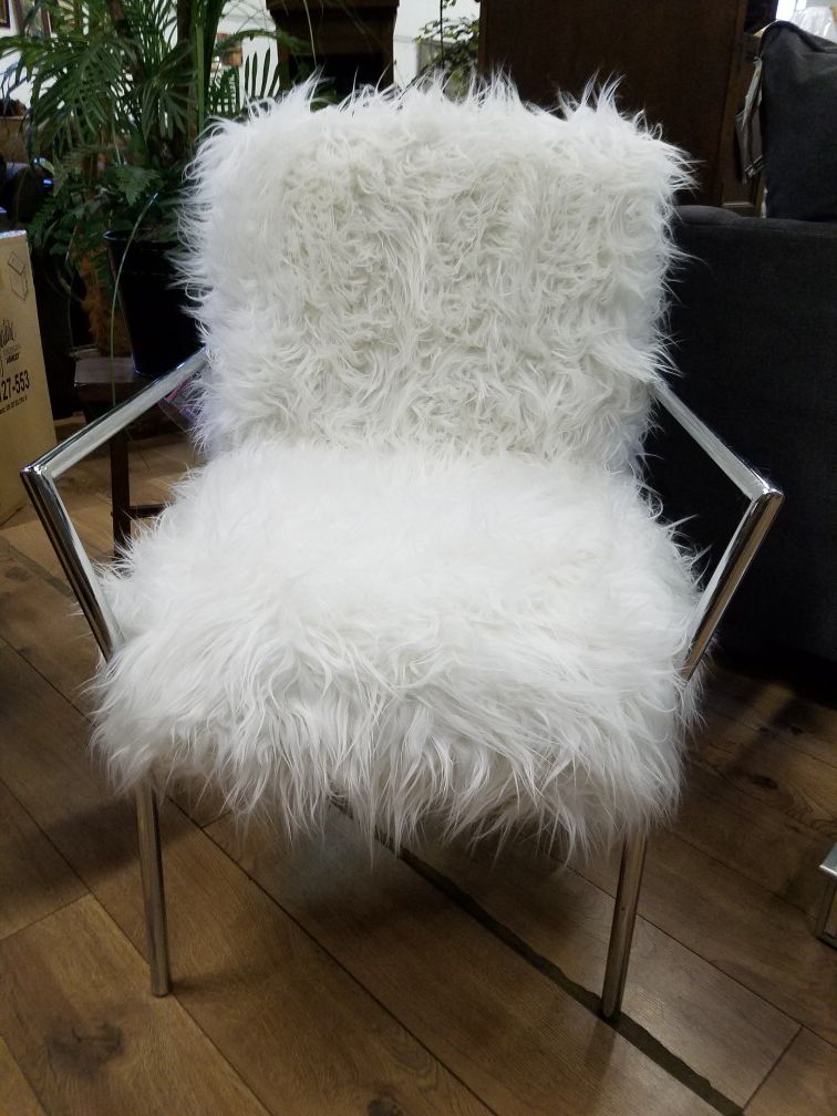Sheepskin accent chair