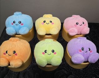 THE ORIGINAL VIRAL MYSTERY DUMPLING PLUSH