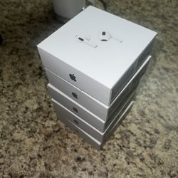 Airpods (3rd Generation With MagSafe Charging Case)
