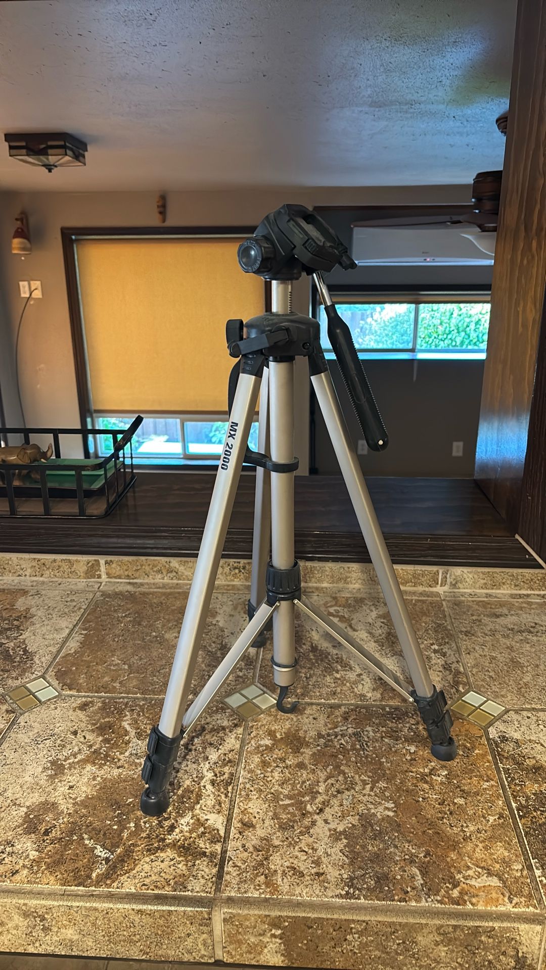 MX 2000 Expandable Tripod