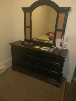 Dresser set with mirror