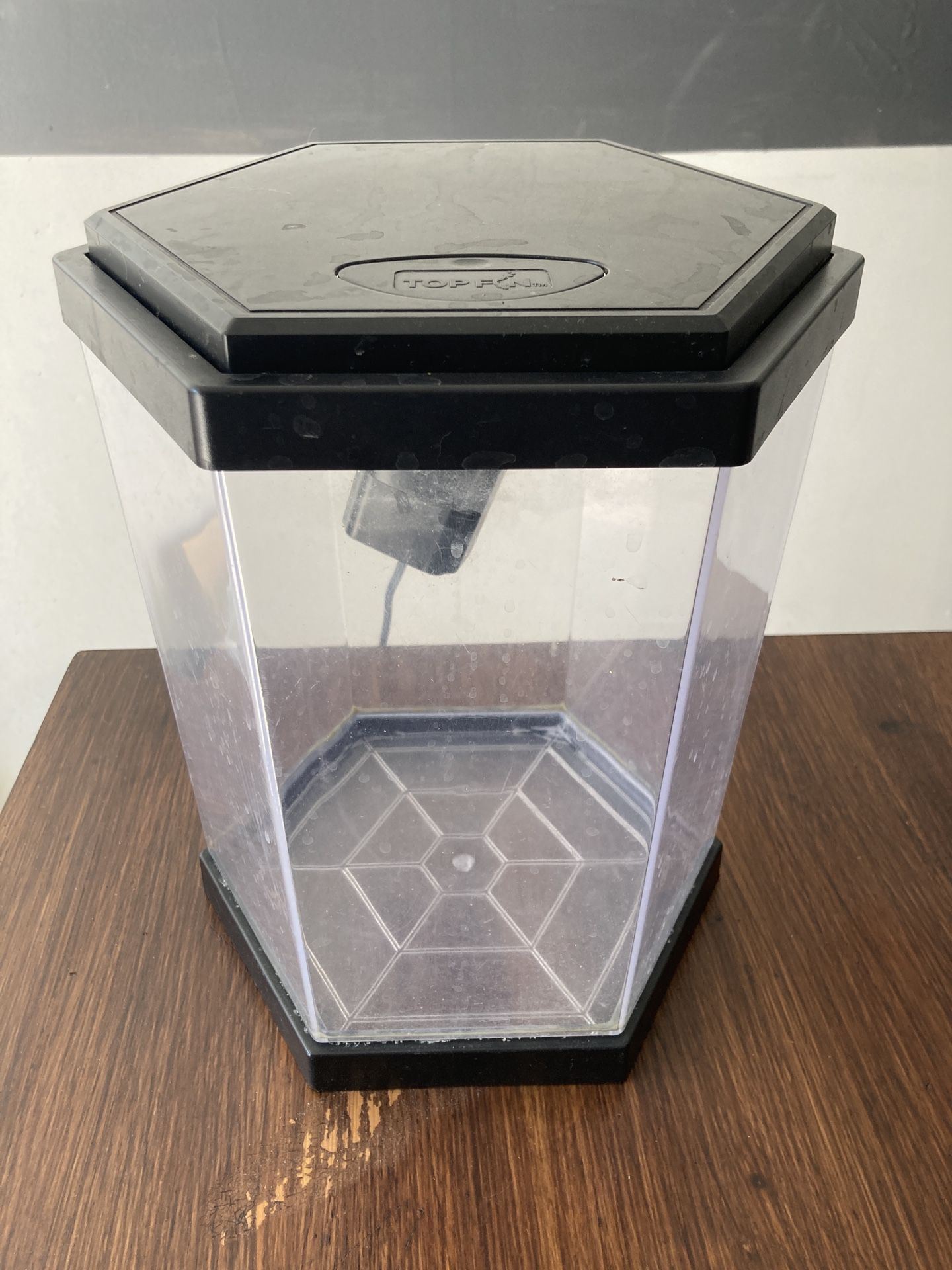 2-Gallon Hexagon Aquarium Fish Tank Top Fin