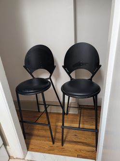 Set of bar stools