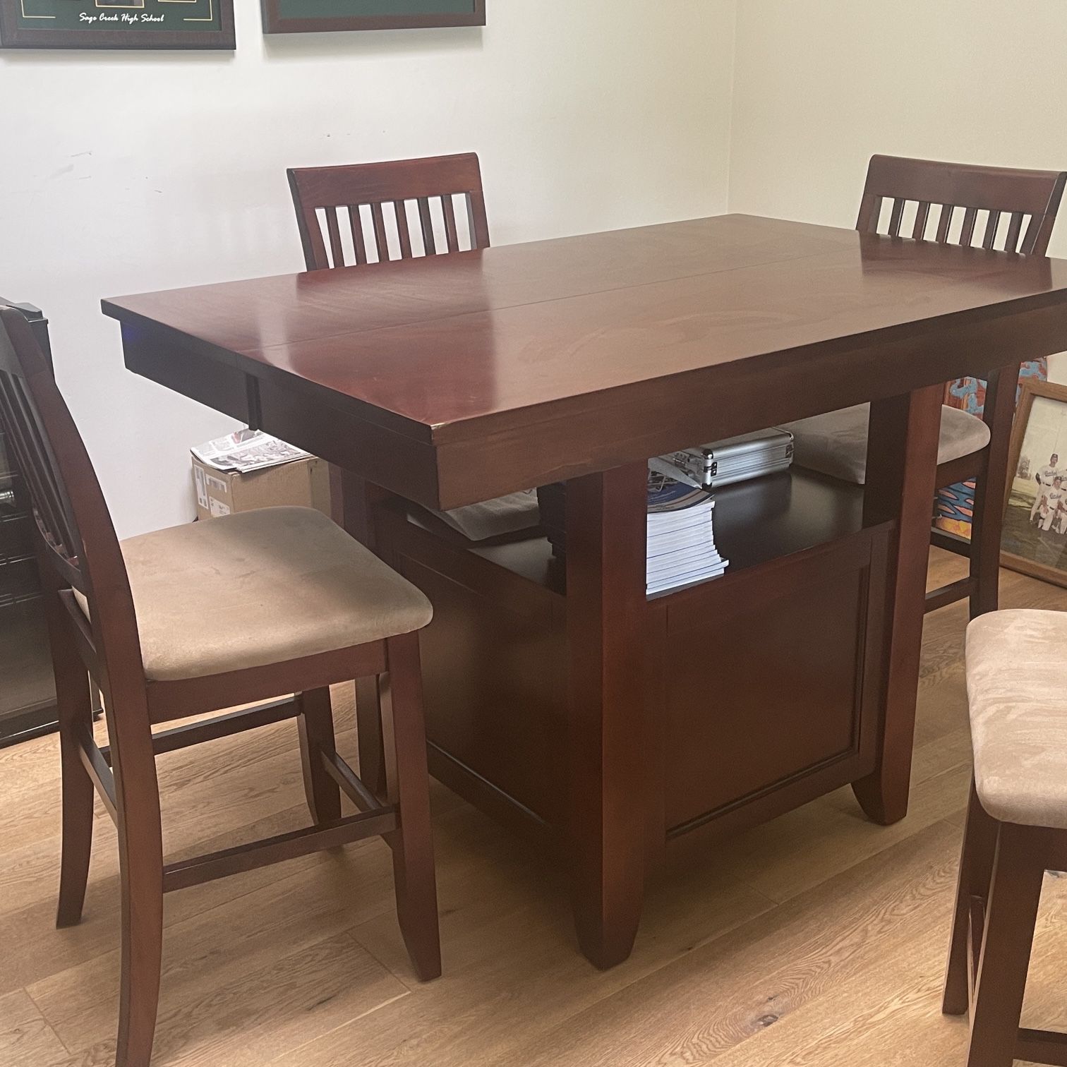 Dining Room Table w/ 4 Chairs