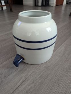 Ceramic water dispenser