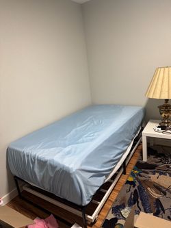 Twin platform bed