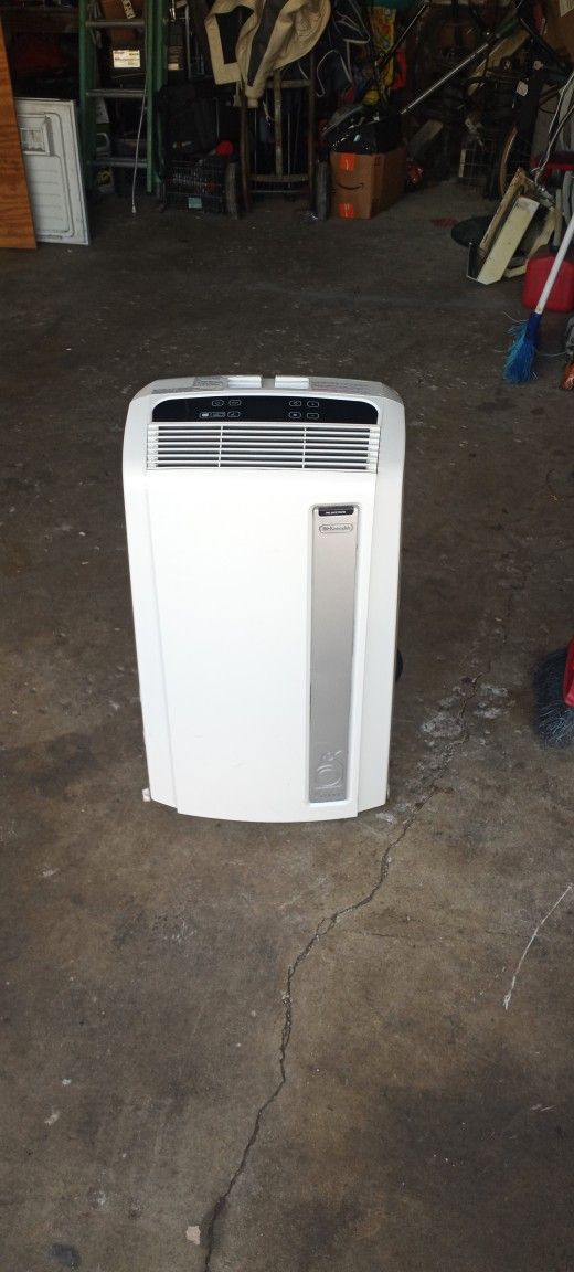 Air Conditioner 14,000 BTU . Works Great Cold Air