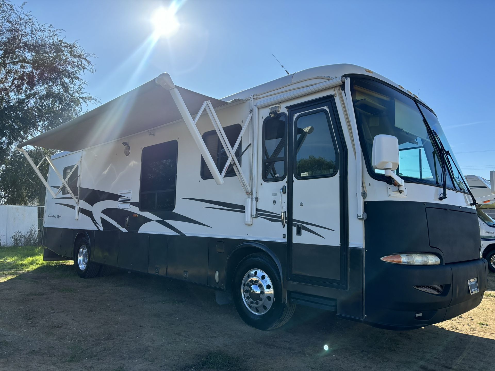 2002 country star diesel pusher 36ft with 2'Slides