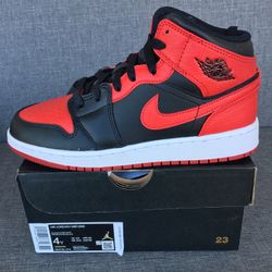 Jordan 1 Mid 