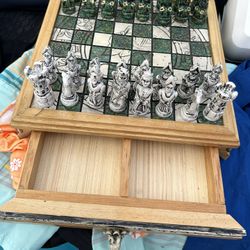 Vintage Mayac Aztec Chess Set Not Free