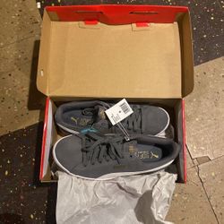 woman’s pumas size 8