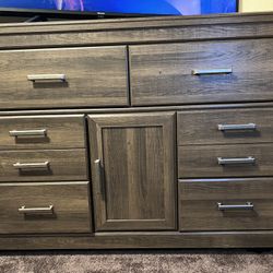 Bedroom Set (drawer, nightstand, mirror)