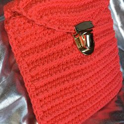 Crocheting Hand Bags And Purses