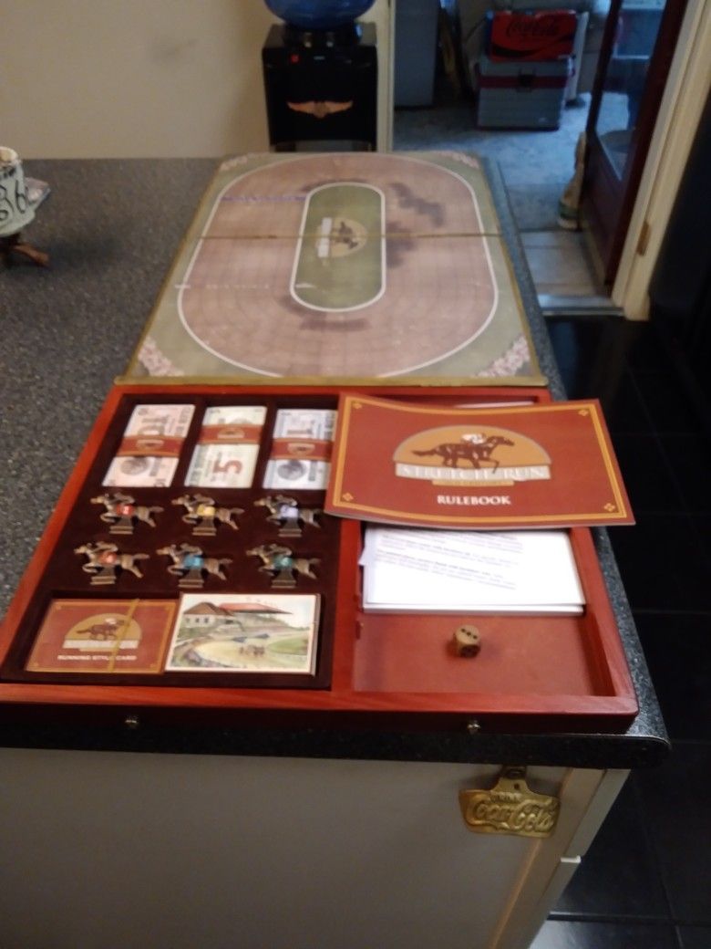 STRECH. RUN HORSE RACE GAME. NEW. OPEN BOX