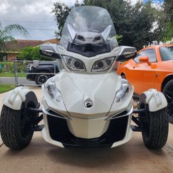 2014 Can-Am Spyder RTS