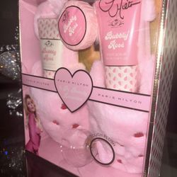 Paris Hilton 4pc Beauty Luxuries Set (Limited Valentines Set)