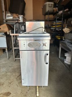 Royal Range RFT-50 Commercial Natural Gas Deep Fryer – 50 lb