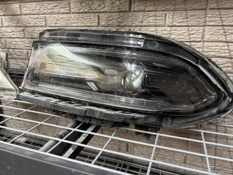 DODGE CHARGER LEFT HEADLIGHT