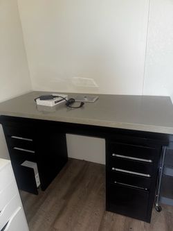 Nail desk with dust collector