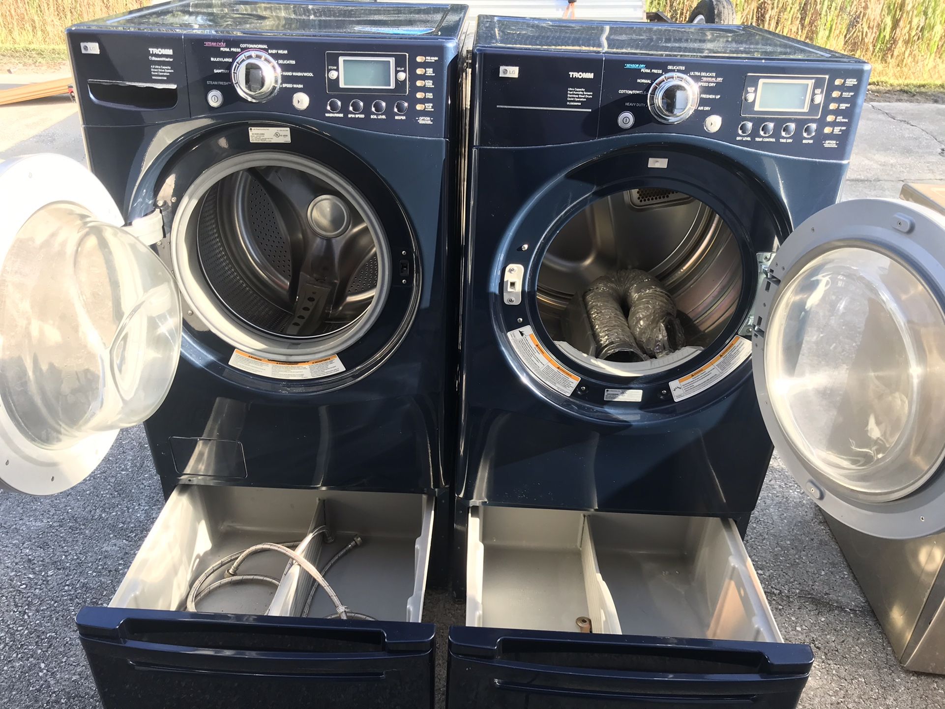 Lg Washer And Dryer On Pedestal