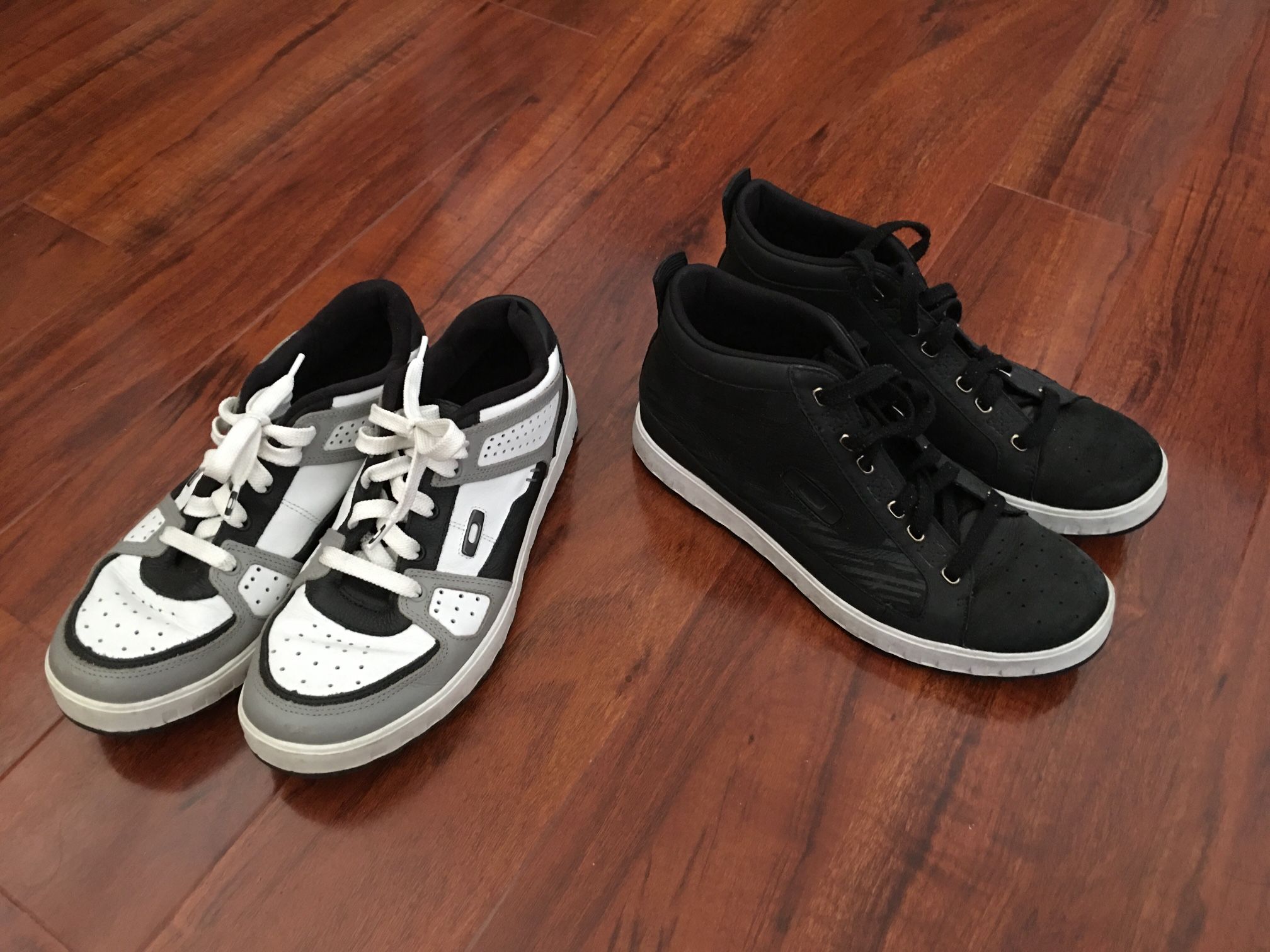 2 LIKE NEW VINTAGE OAKLEY SHOES SIZE 10