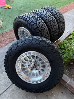 Kmc Chevy Silverado o Toyota Tacoma wheels