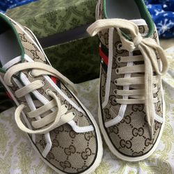 Size 8 Men Shoes (Gucci) 