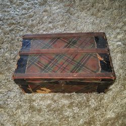Beautiful vintage doll trunk