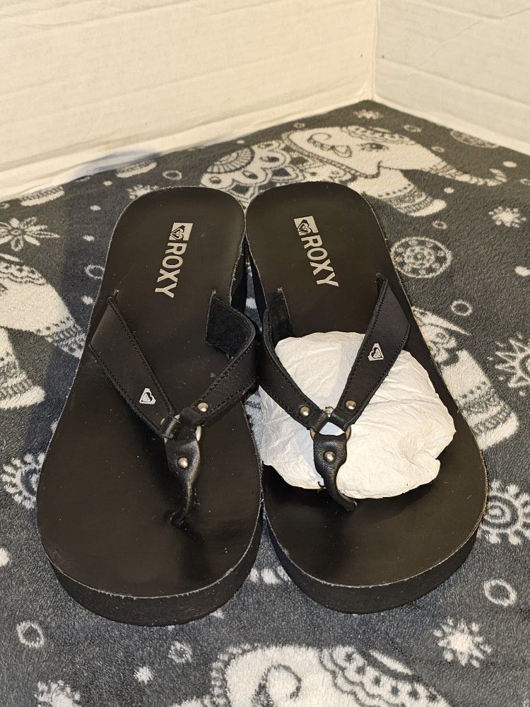 Roxy Ciao Black Leather Thongs Silver Ring Center And Logo High Heel Flip Flop Beach. Sandals 