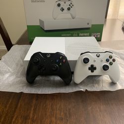 Xbox One S 1tb With 2 controller And Please And Charging Dock