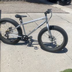 MOUNTAIN BIKE