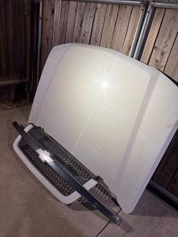 2004 Chevy Silverado Hood and Grill