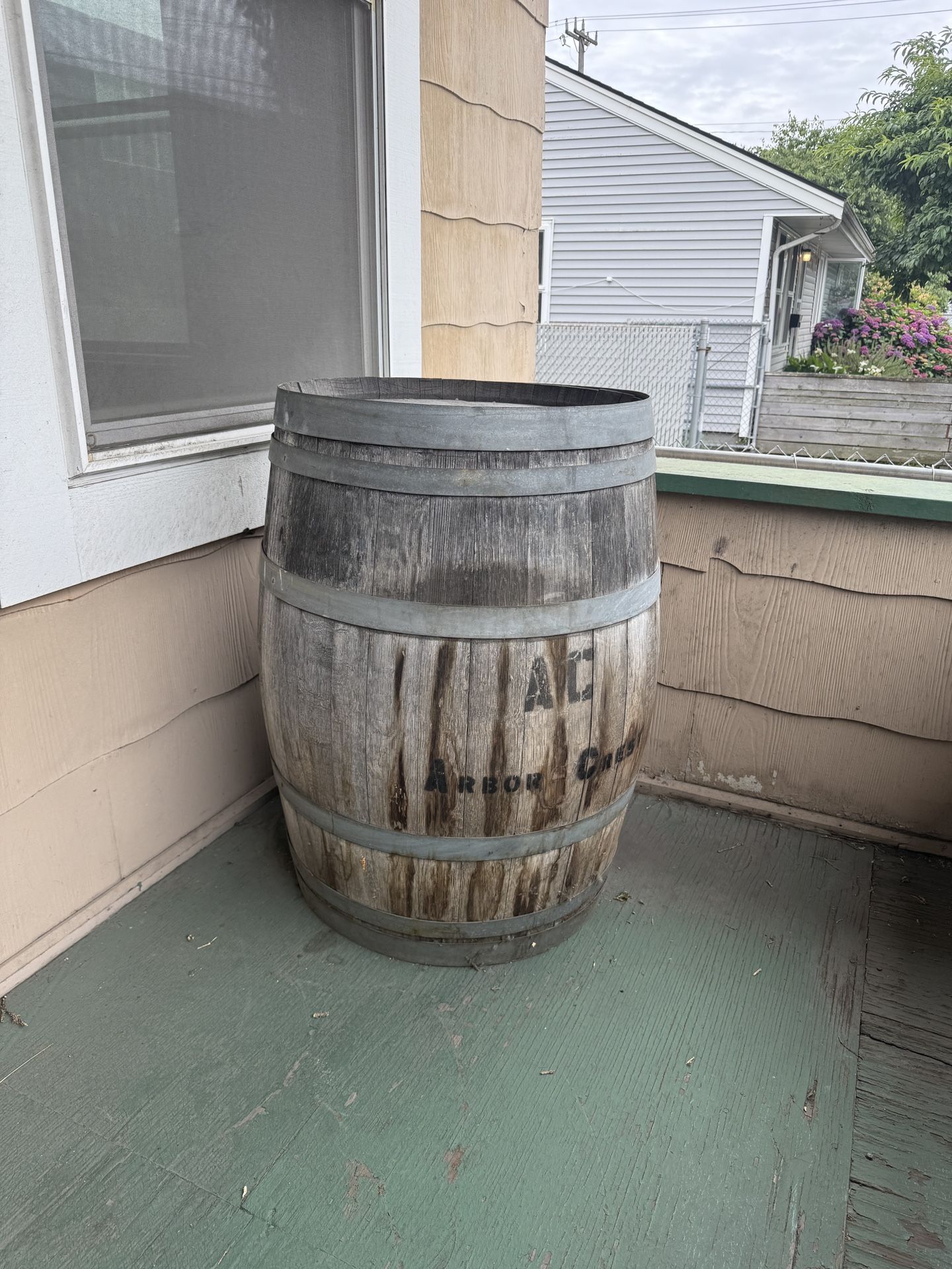 Free wine barrel