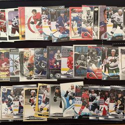 Lot of about 400 hockey cards