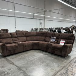 Manual Motion Sectional Manual Motion + 2 x Console + Cup Holder.  💢  Seccional Reclinable De 3 Piezas  Manual  Color Cafe 