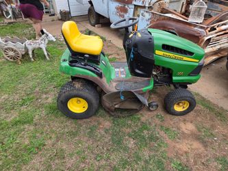 John Deere 102 Riding Lawn Mower