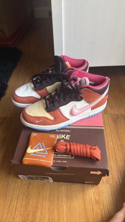 Milk chocolate social status Nike dunk ss size 6