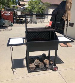 Santa María grill. Asador para usarse con carbón o leña